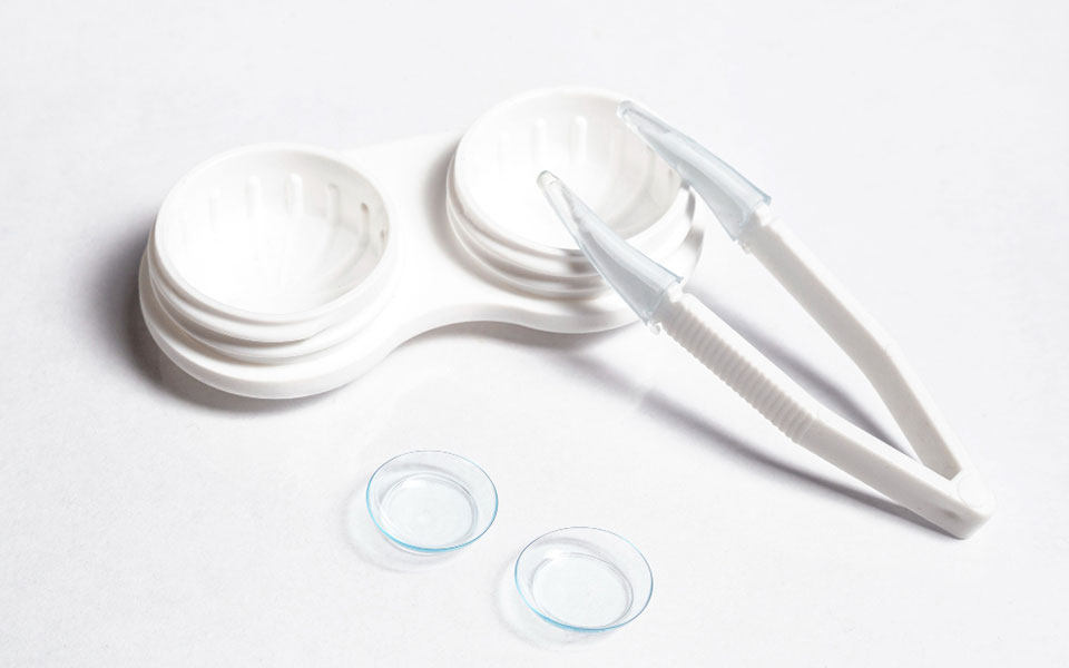A set of contact lenses
